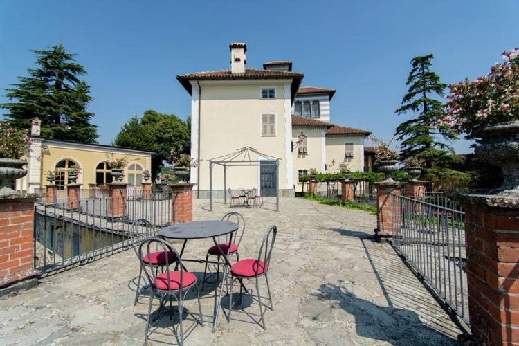 Castello Di Grillano Guest House オヴァーダ エクステリア 写真